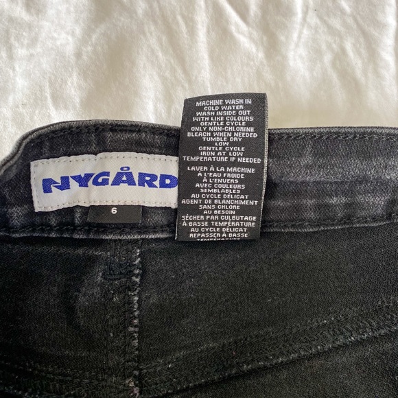 2/$40💜 CLOSET CLEAN OUT: Black ripped skinny jeans - Picture 5 of 7